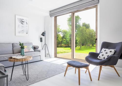 Nowe okna, drzwi i brama garażowa – inwestycja w ciepło, światło i styl Nowe okna, drzwi i brama garażowa – inwestycja w ciepło, światło i styl